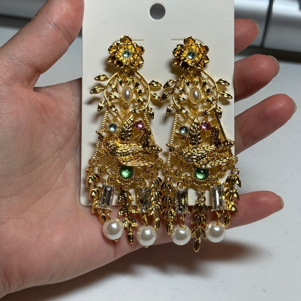 Elegant Gold Dangle Earrings - Picture 7 of 7